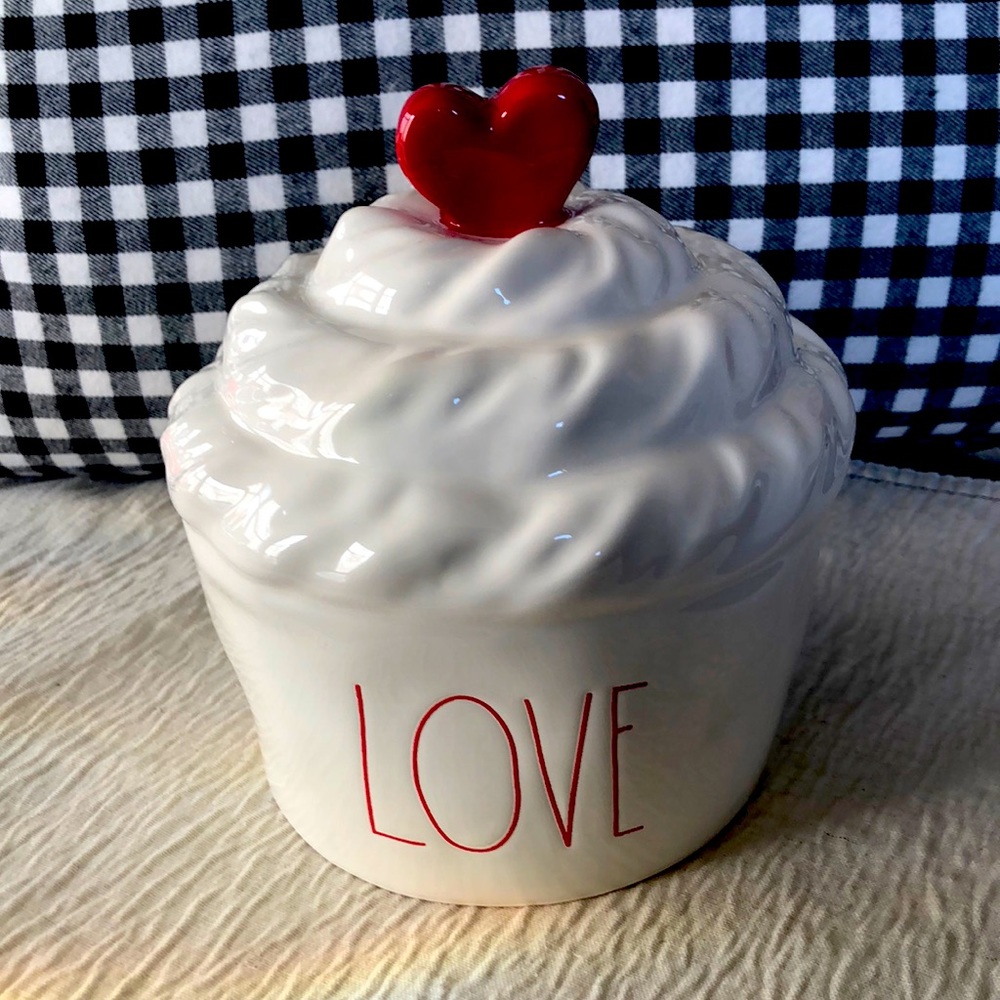 Rae Dunn Cupcake